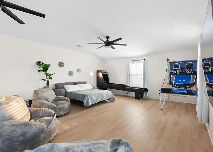 Large Groups' Luxury House - Pool - Sleep 22 Holiday home Round Rock