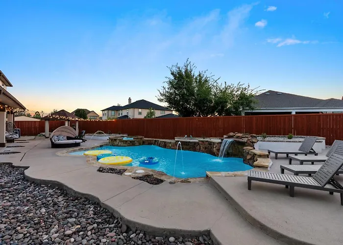 Large Groups' Luxury House - Pool - Sleep 22 Holiday home Round Rock