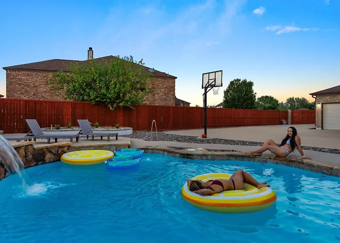 Large Groups' Luxury House - Pool - Sleep 22 Holiday home Round Rock
