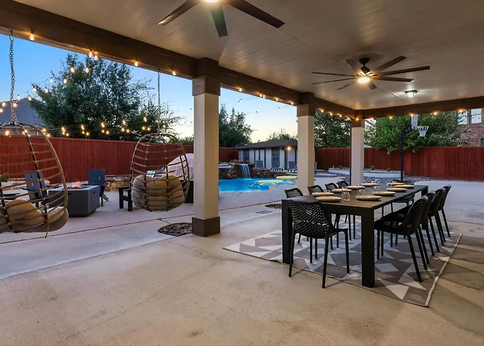 Large Groups' Luxury House - Pool - Sleep 22 Holiday home Round Rock