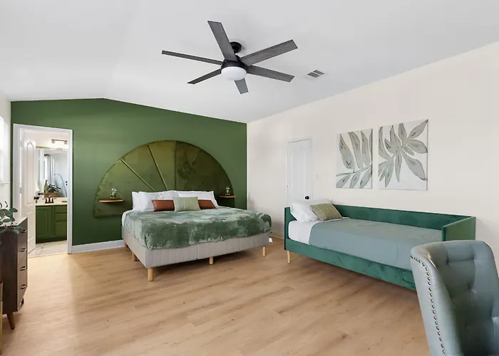 Large Groups' Luxury House - Pool - Sleep 22 Holiday home *
